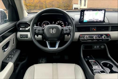 2023 Honda Pilot Touring 8-Passenger