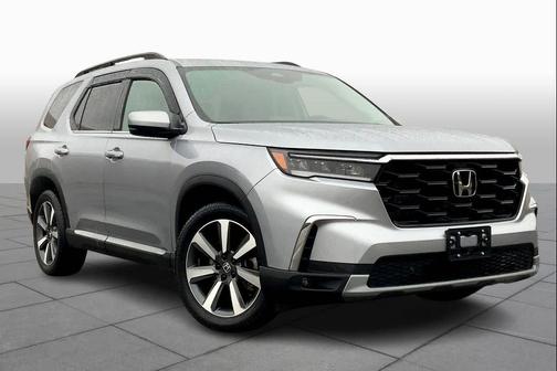 2023 Honda Pilot Touring 8-Passenger
