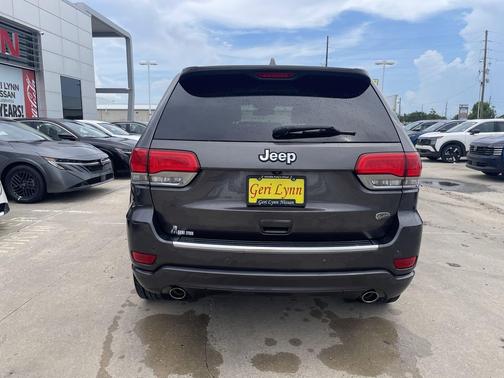 Granite Crystal Metallic Clearcoat 2015 Jeep Grand Cherokee Overland