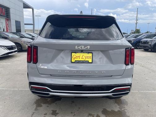 Wolf Gray 2022 Kia Sorento SX