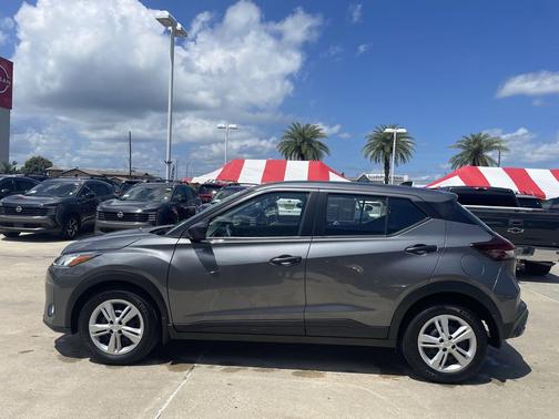 Gun Metallic 2025 Nissan Kicks S
