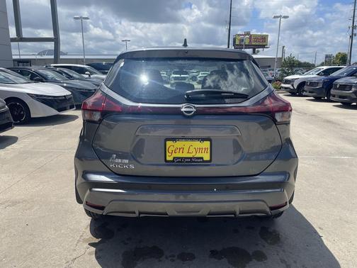 Gun Metallic 2025 Nissan Kicks S