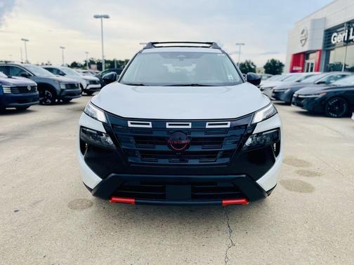 Everest White Pearl Tricoat 2026 Nissan Rogue Rock Creek