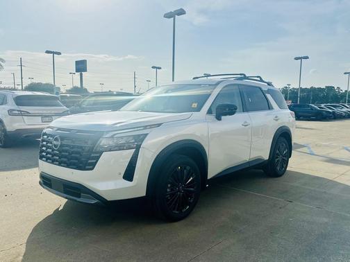 Everest White Pearl Tricoat 2026 Nissan Pathfinder SL