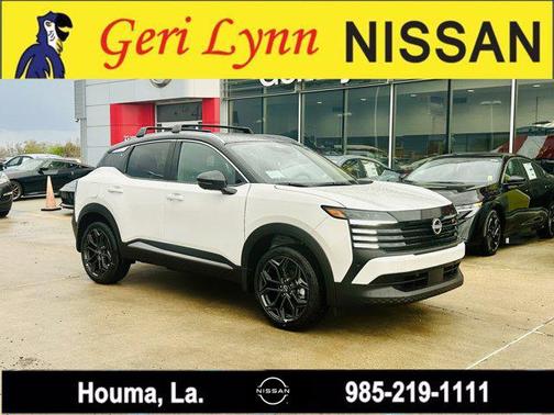 Aspen White Tricoat/Super Black 2026 Nissan Kicks SR