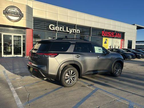 2025 Nissan Pathfinder SV FWD