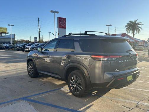 2025 Nissan Pathfinder SV FWD