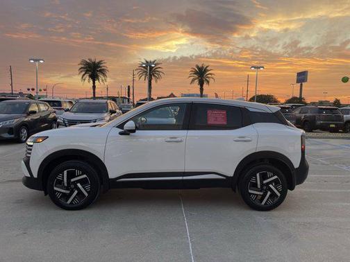 2025 Nissan Kicks SV