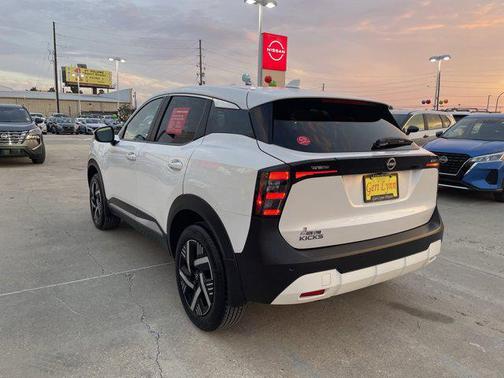 2025 Nissan Kicks SV