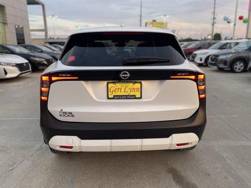 2025 Nissan Kicks SV