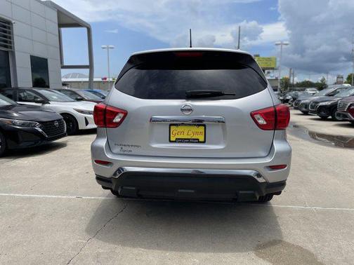 2017 Nissan Pathfinder S