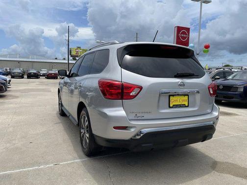 2017 Nissan Pathfinder S