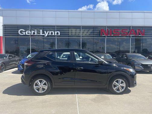 2025 Nissan Kicks S