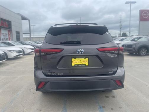 Magnetic Gray Metallic 2021 Toyota Highlander Hybrid XLE
