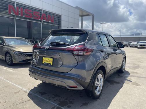 Gun Metallic 2023 Nissan Kicks S