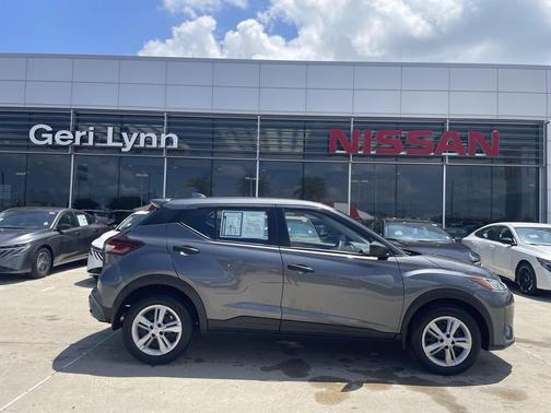 Gun Metallic 2023 Nissan Kicks S