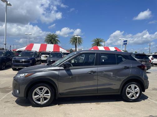 Gun Metallic 2023 Nissan Kicks S