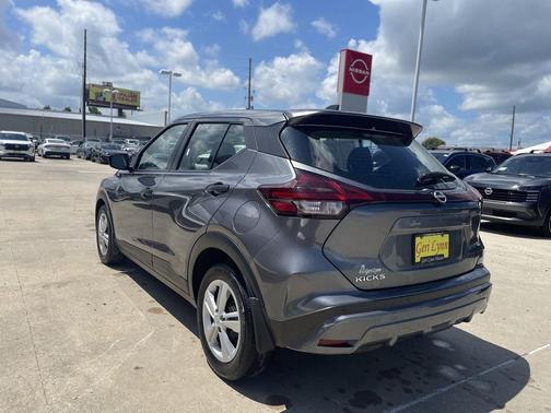 Gun Metallic 2023 Nissan Kicks S