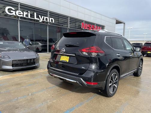 Magnetic Black Pearl 2020 Nissan Rogue SL