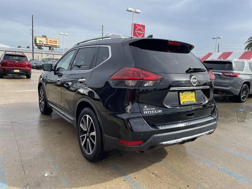 Magnetic Black Pearl 2020 Nissan Rogue SL