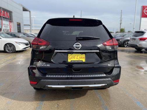 Magnetic Black Pearl 2020 Nissan Rogue SL