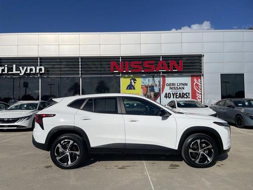 Summit White 2024 Chevrolet Trax FWD 1RS