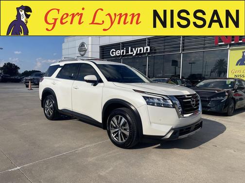 Pearl White Tricoat 2024 Nissan Pathfinder SL FWD