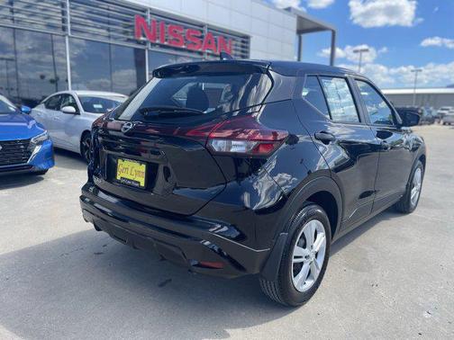 2025 Nissan Kicks S