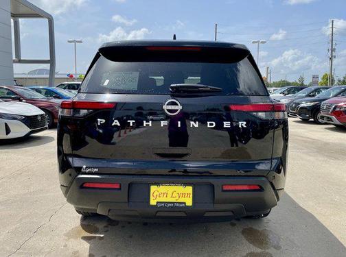 2025 Nissan Pathfinder S FWD
