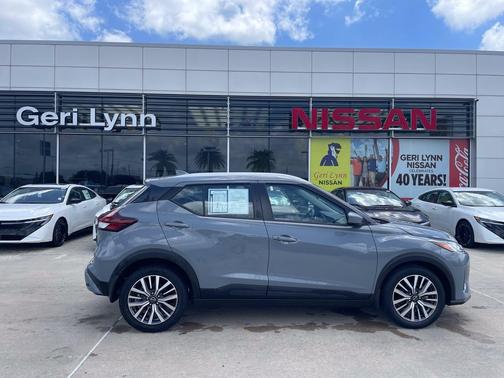 Boulder Gray Pearl 2024 Nissan Kicks SV