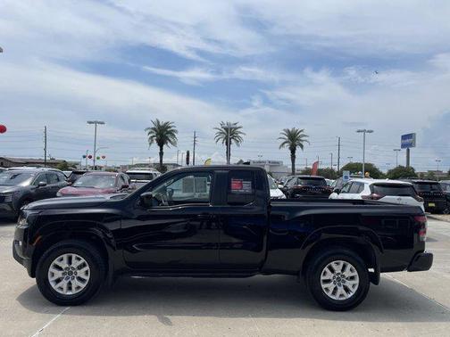 2024 Nissan Frontier SV