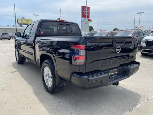 2024 Nissan Frontier SV