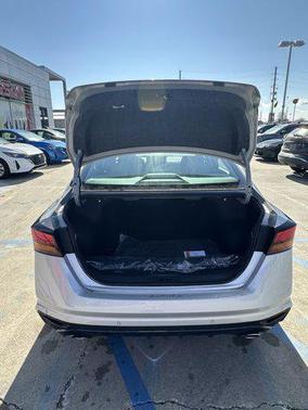 2025 Nissan Altima SR FWD