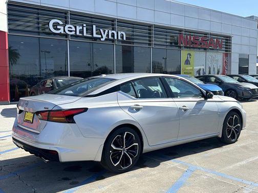 2025 Nissan Altima SR FWD