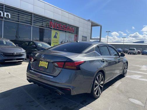 2021 Nissan Altima SR FWD