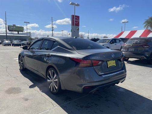 2021 Nissan Altima SR FWD