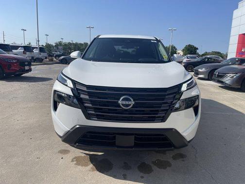 Everest White Pearl Tricoat 2026 Nissan Rogue SV