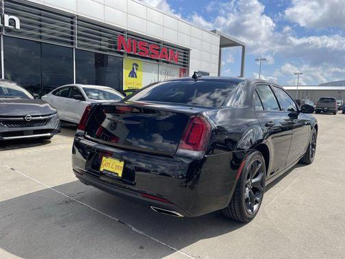 2021 Chrysler 300 Touring