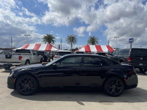 2021 Chrysler 300 Touring