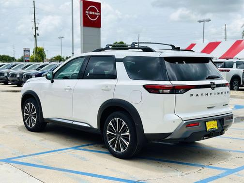 Everest White Pearl Tricoat 2026 Nissan Pathfinder Platinum