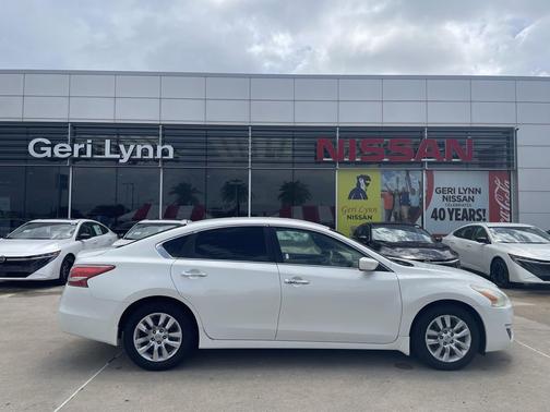Pearl White 2013 Nissan Altima 2.5 S