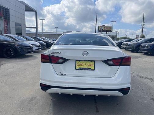 2025 Nissan Altima SV FWD