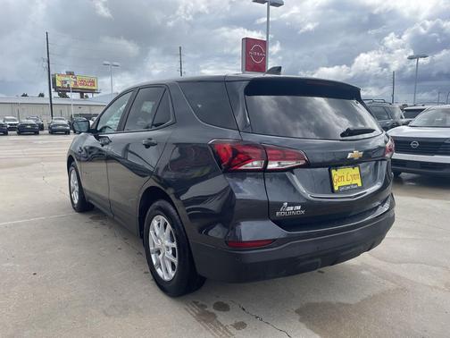Iron Gray Metallic 2022 Chevrolet Equinox LS