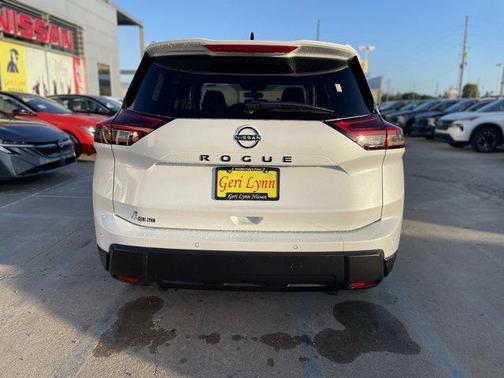 Everest White Pearl Tricoat 2026 Nissan Rogue Dark Armor