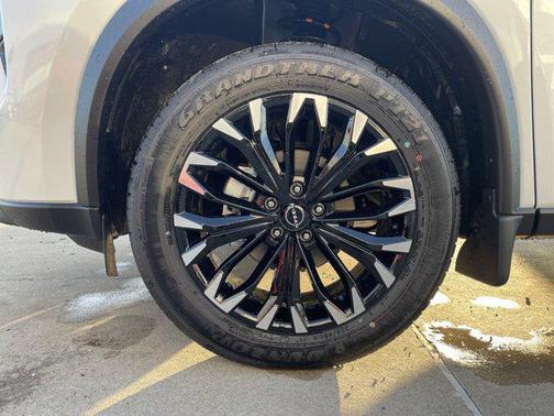 Everest White Pearl Tricoat 2026 Nissan Rogue Dark Armor