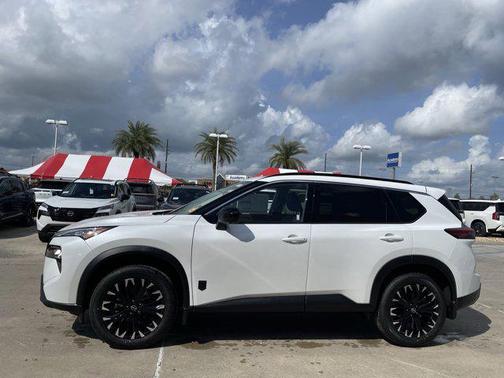 Everest White Pearl Tricoat 2026 Nissan Rogue Dark Armor