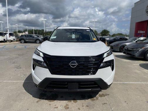 Everest White Pearl Tricoat 2026 Nissan Rogue Dark Armor