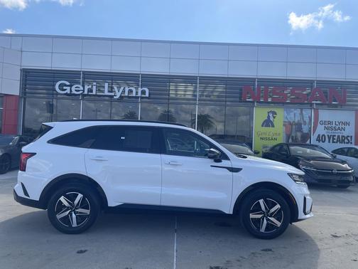 Glacial White Pearl 2022 Kia Sorento S