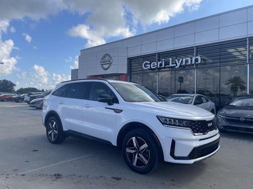 Glacial White Pearl 2022 Kia Sorento S