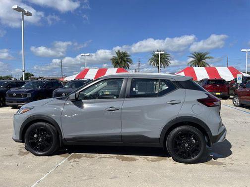 Boulder Gray Pearl 2023 Nissan Kicks SV